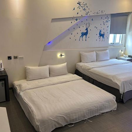 Galaxia Business Hotel Taichung Extérieur photo