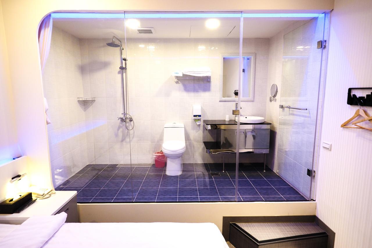 Galaxia Business Hotel Taichung Extérieur photo