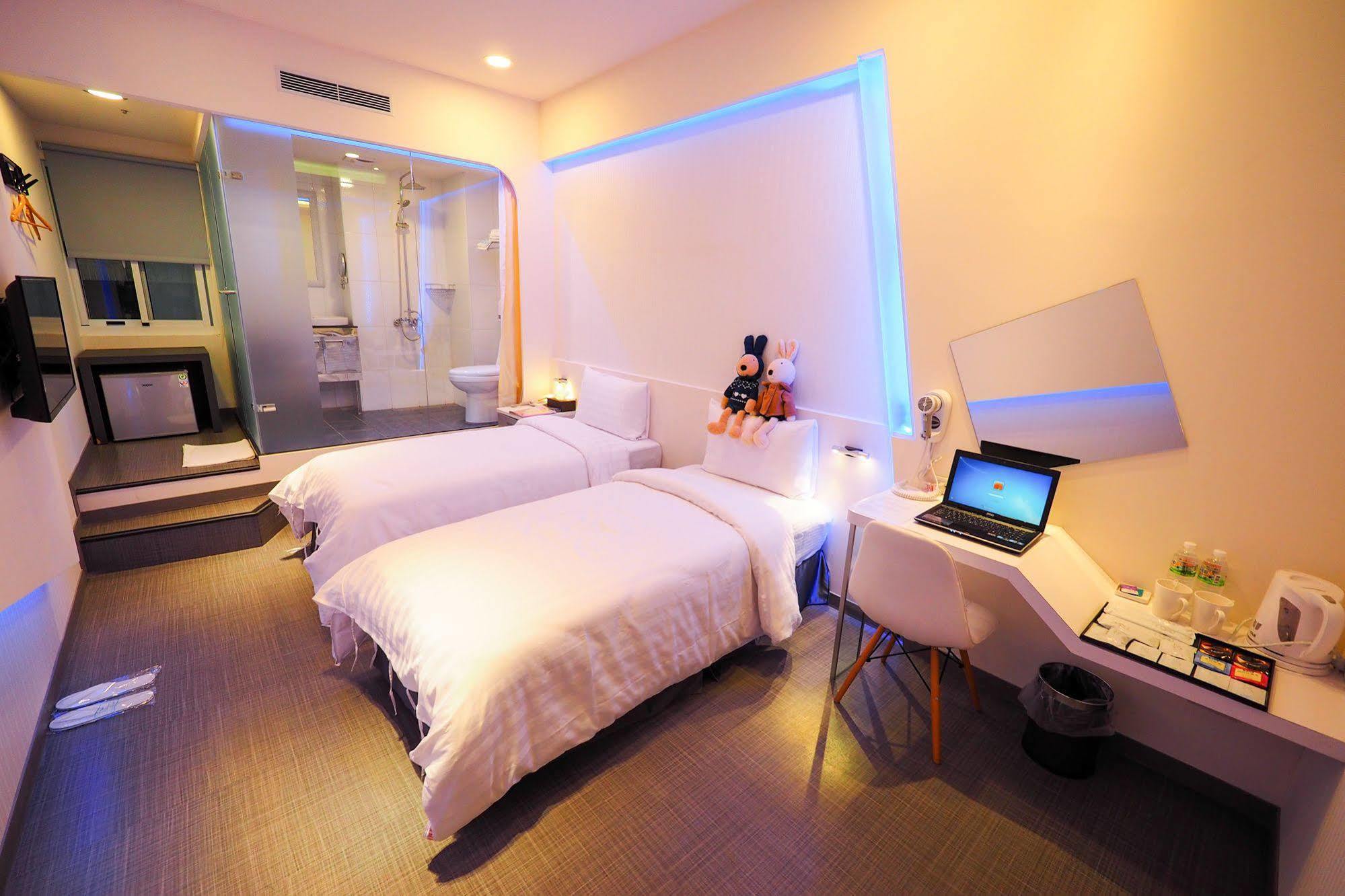 Galaxia Business Hotel Taichung Extérieur photo
