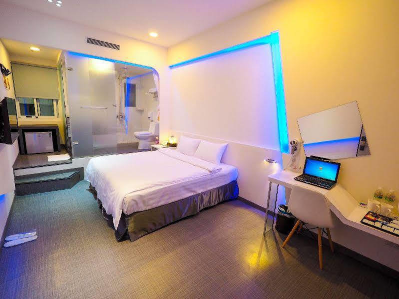 Galaxia Business Hotel Taichung Extérieur photo