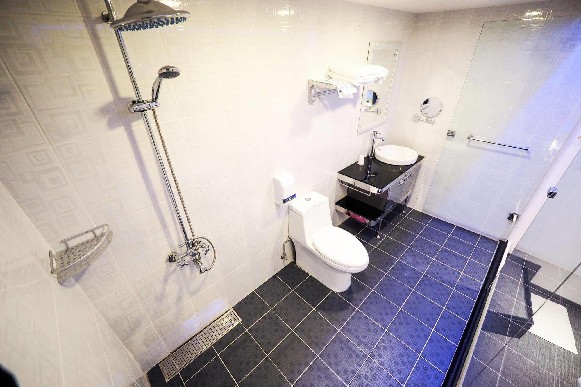 Galaxia Business Hotel Taichung Extérieur photo