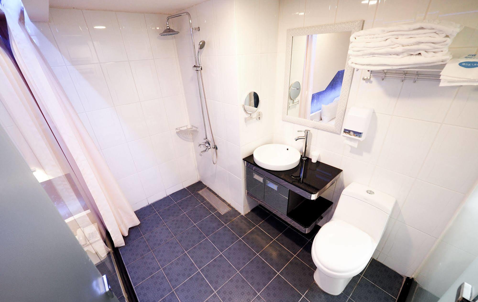 Galaxia Business Hotel Taichung Extérieur photo