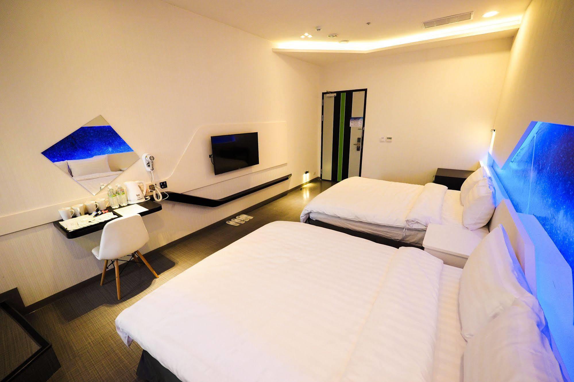 Galaxia Business Hotel Taichung Extérieur photo